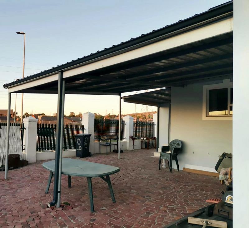 3 Bedroom Property for Sale in Eikenbosch Western Cape